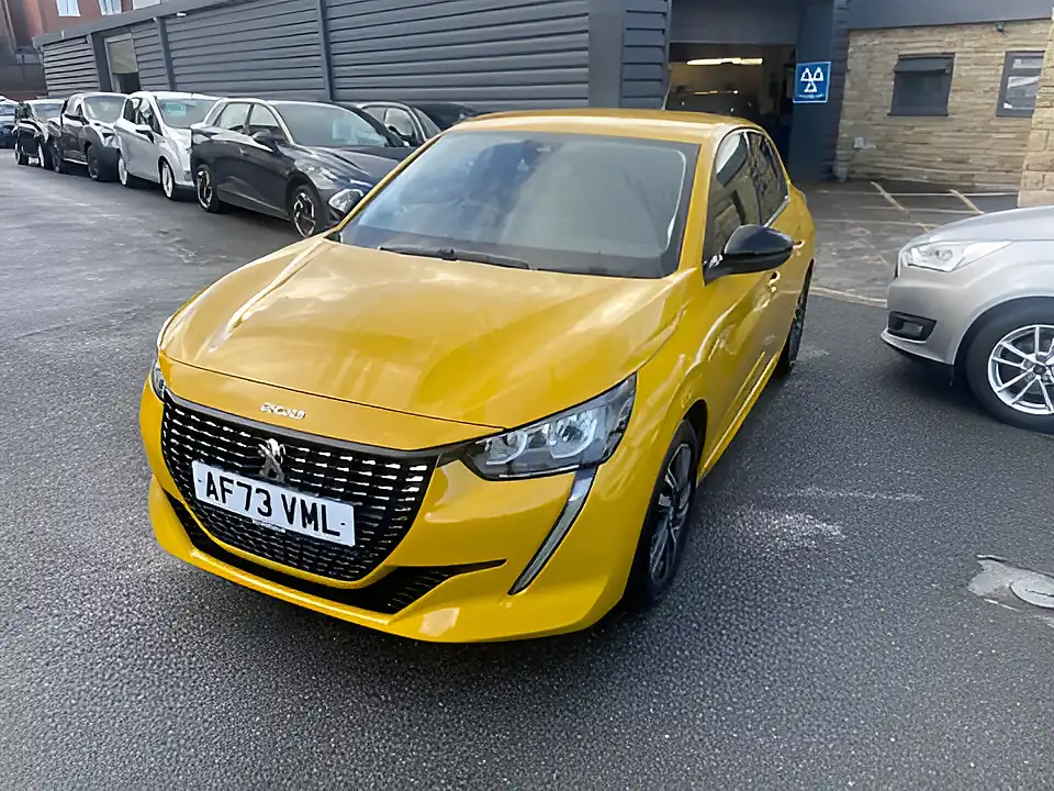 Used 2005 Peugeot 208 Allure Premium Plus Yellow - Interior and Exterior details 3
