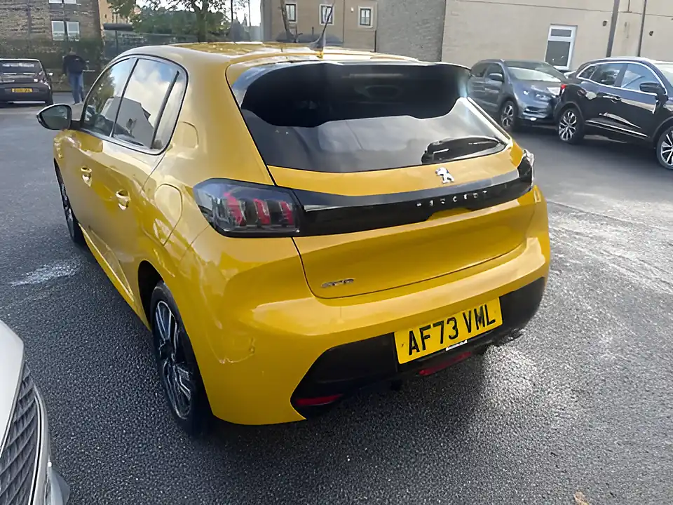 Used 2005 Peugeot 208 Allure Premium Plus Yellow - Interior and Exterior details 4