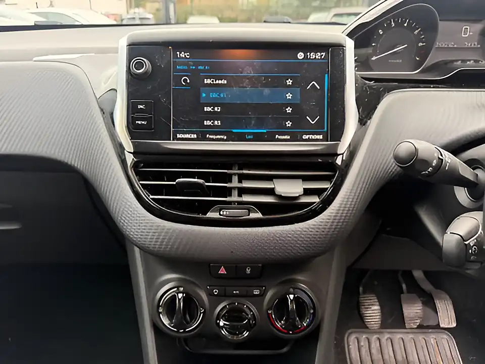 Used 2005 Peugeot 208 Black Edition White - Interior and Exterior details 11