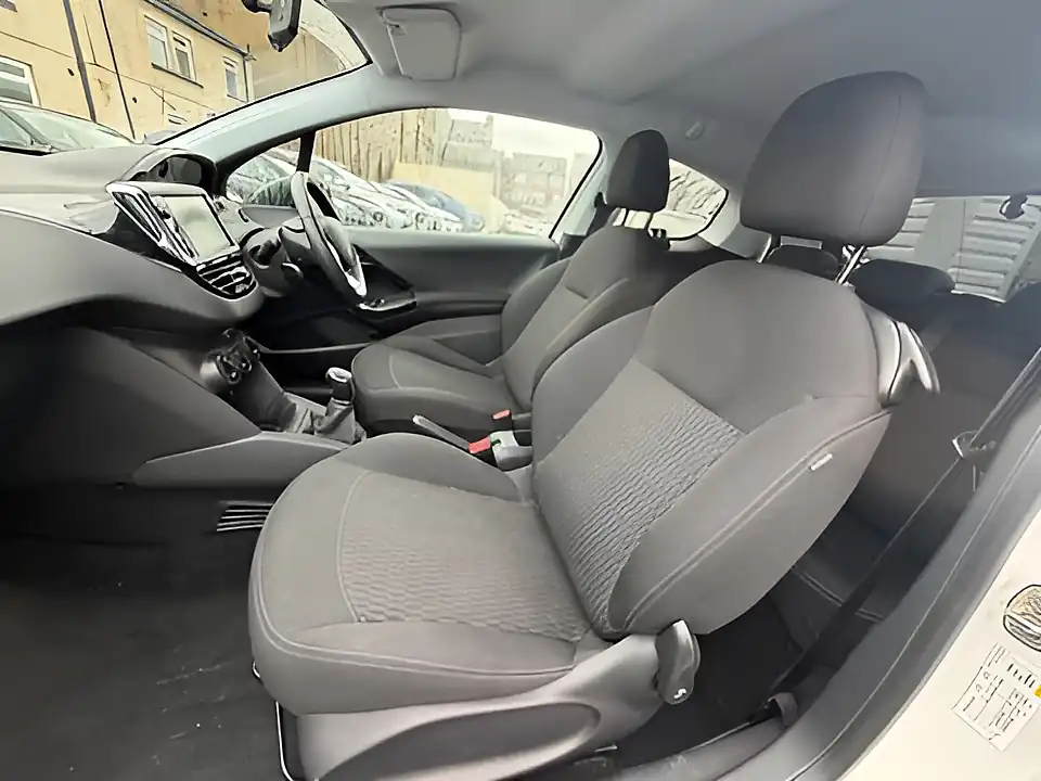 Used 2005 Peugeot 208 Black Edition White - Interior and Exterior details 8