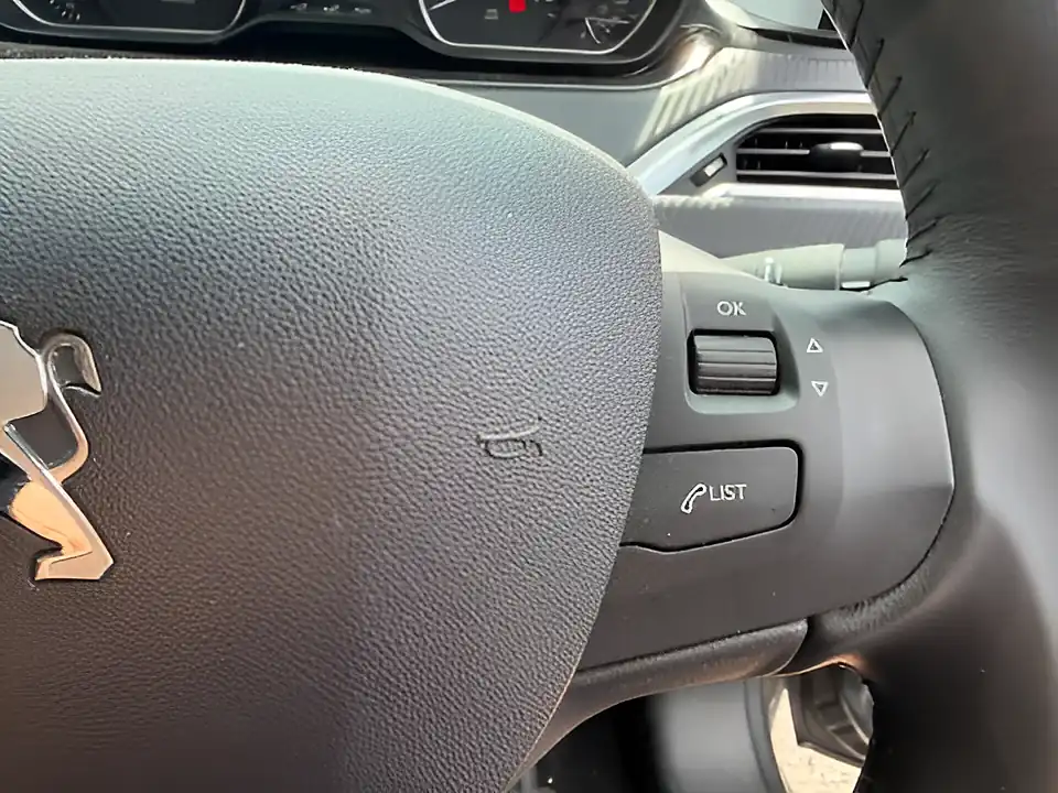 Used 2005 Peugeot 208 Signature Grey - Interior and Exterior details 12