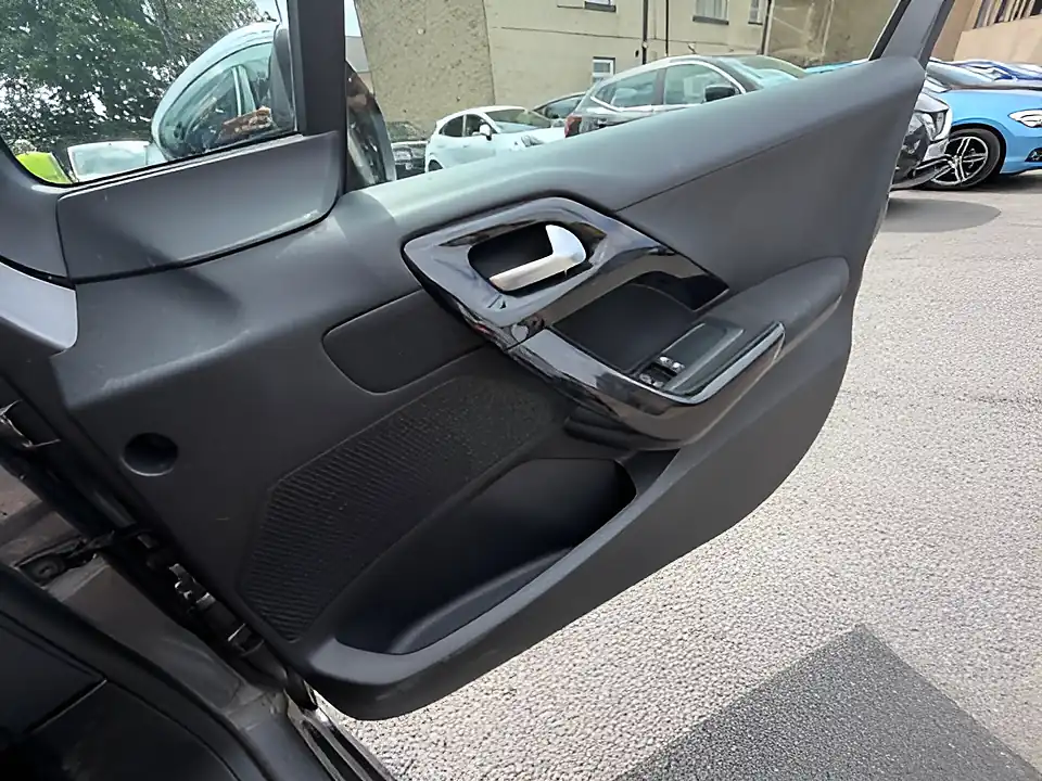 Used 2005 Peugeot 208 Signature Grey - Interior and Exterior details 13