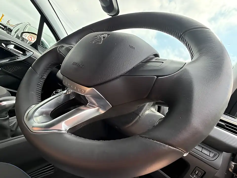Used 2005 Peugeot 208 Signature Grey - Interior and Exterior details 16