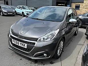 Used 2005 Peugeot 208 Signature Grey - Interior and Exterior details 3