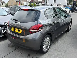 Used 2005 Peugeot 208 Signature Grey - Interior and Exterior details 7