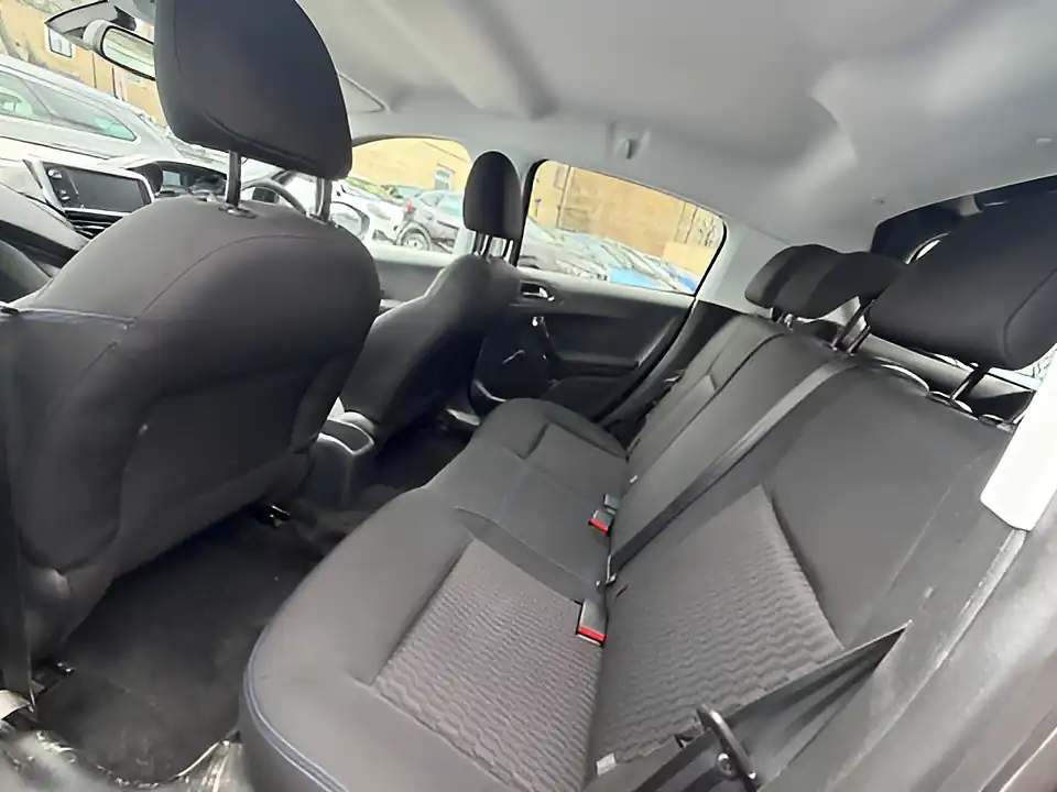 Used 2005 Peugeot 208 Signature Grey - Interior and Exterior details 9