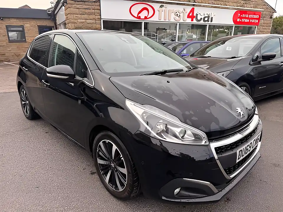 Used 2005 Peugeot 208 Tech Edition Black - Front View