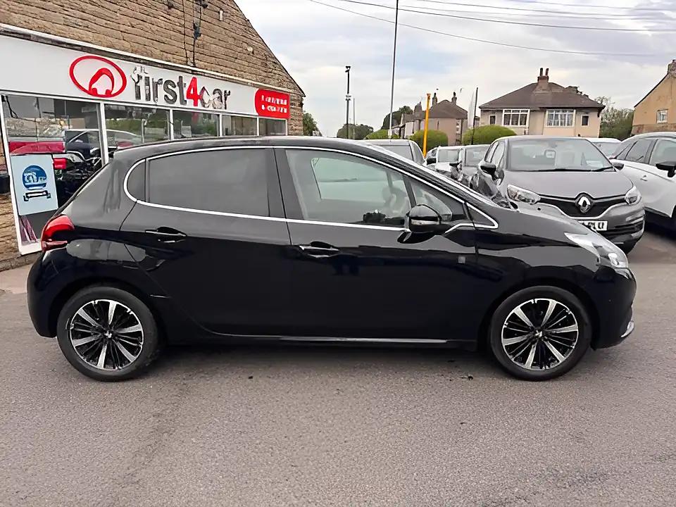 Used 2005 Peugeot 208 Tech Edition Black - Interior and Exterior details 4