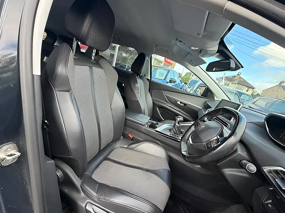 Used 2005 Peugeot 3008 Allure Grey - Interior and Exterior details 11