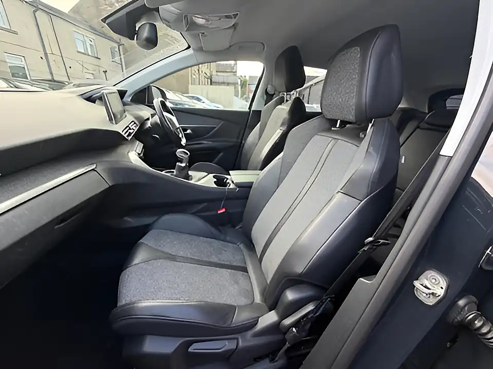 Used 2005 Peugeot 3008 Allure Grey - Interior and Exterior details 8