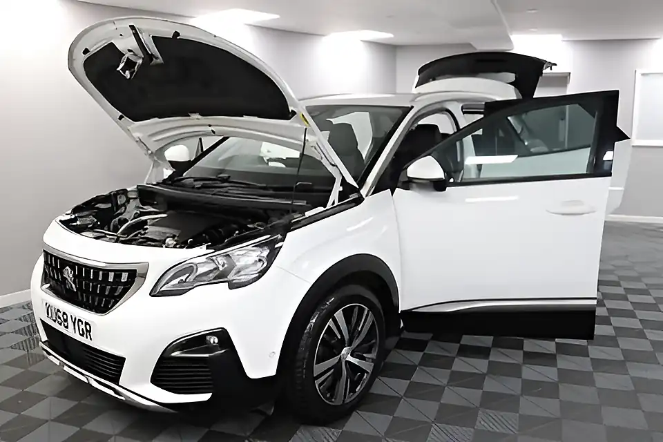 Used 2005 Peugeot 3008 Allure White - Interior and Exterior details 10