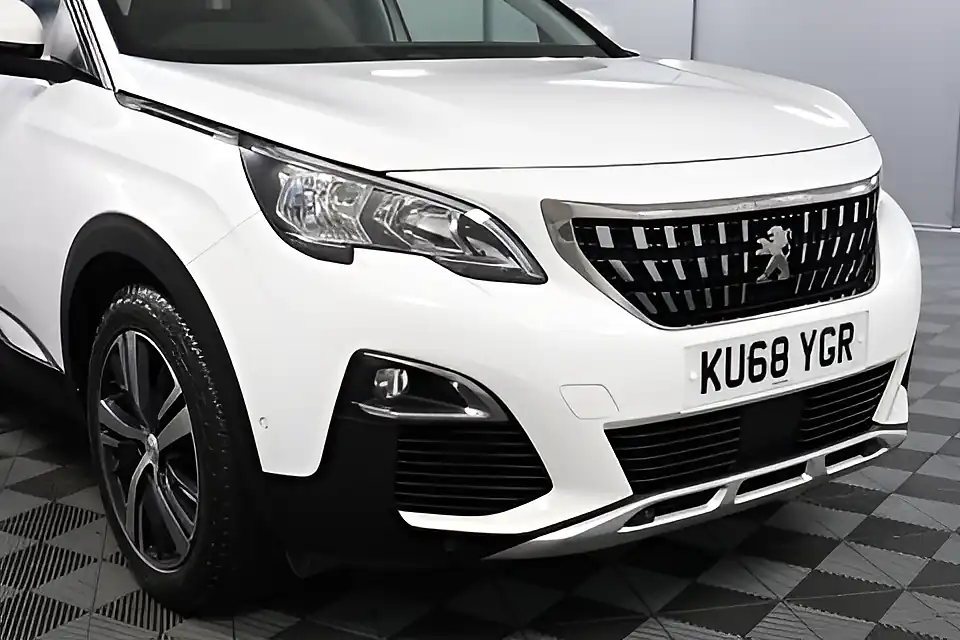 Used 2005 Peugeot 3008 Allure White - Interior and Exterior details 12