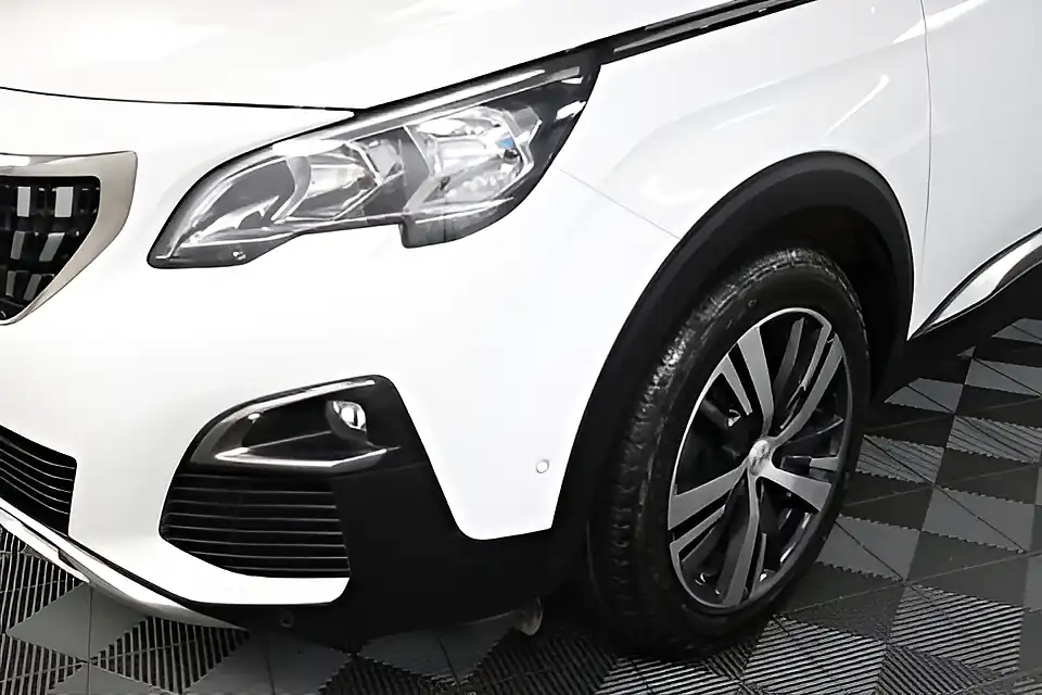 Used 2005 Peugeot 3008 Allure White - Interior and Exterior details 14