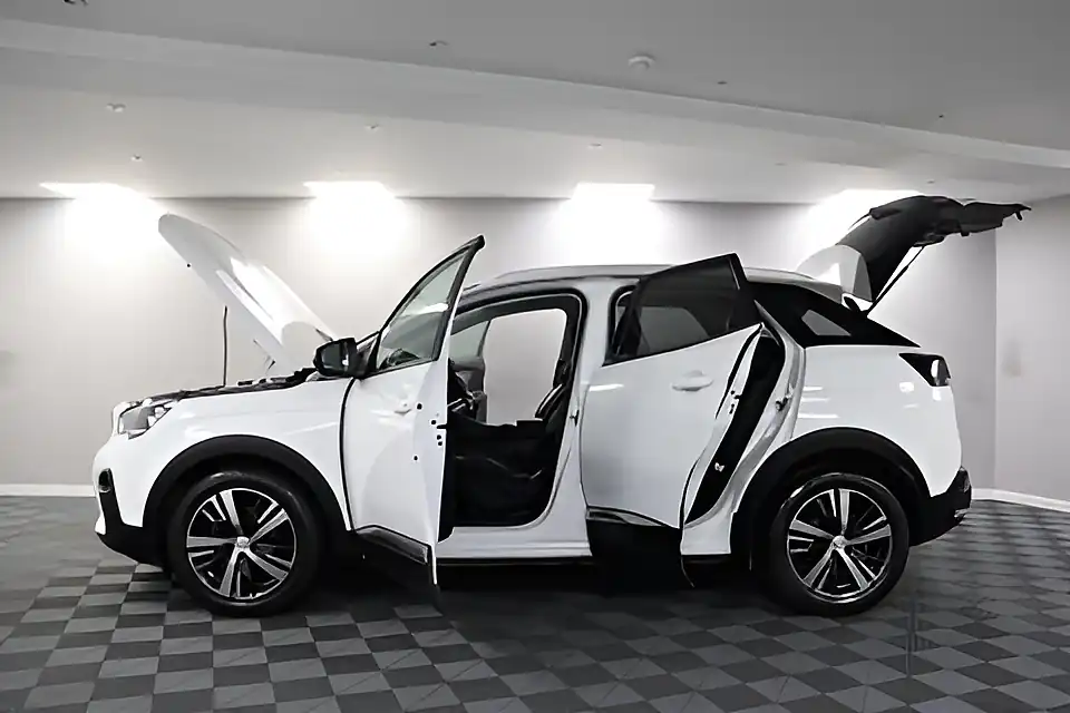 Used 2005 Peugeot 3008 Allure White - Interior and Exterior details 4