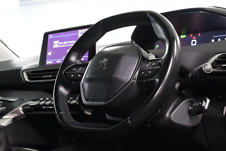 Used 2005 Peugeot 3008 Allure White - Interior and Exterior details 9
