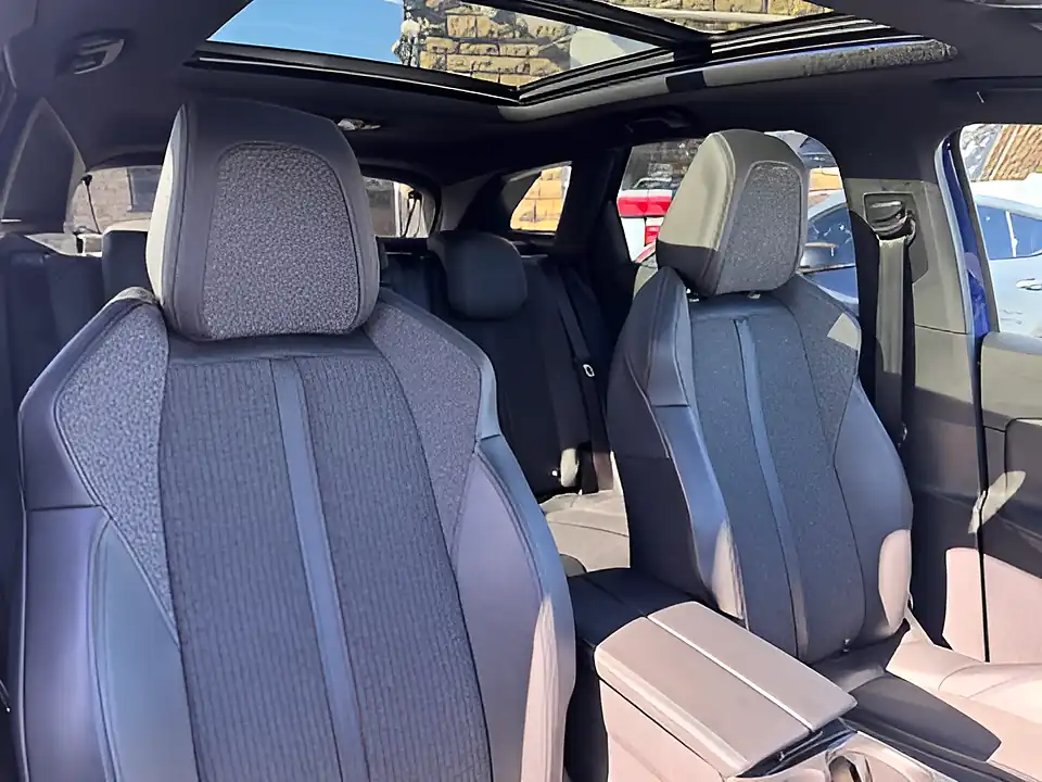 Used 2005 Peugeot 3008 GT Line Premium Magnetic Blue - Interior and Exterior details 12