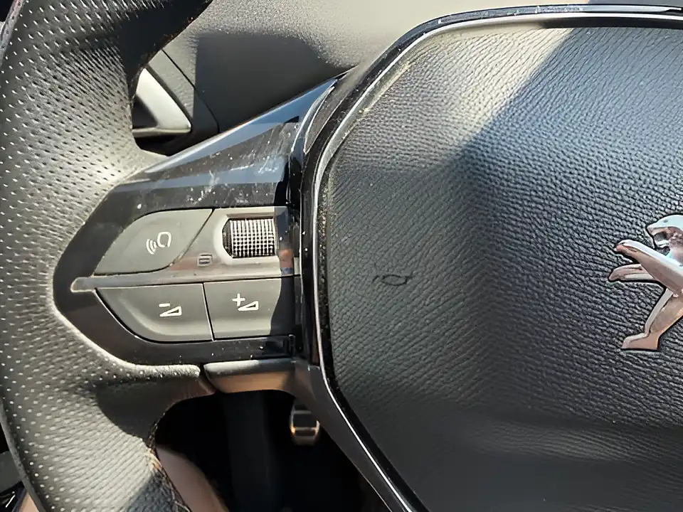 Used 2005 Peugeot 3008 GT Line Premium White - Interior and Exterior details 11