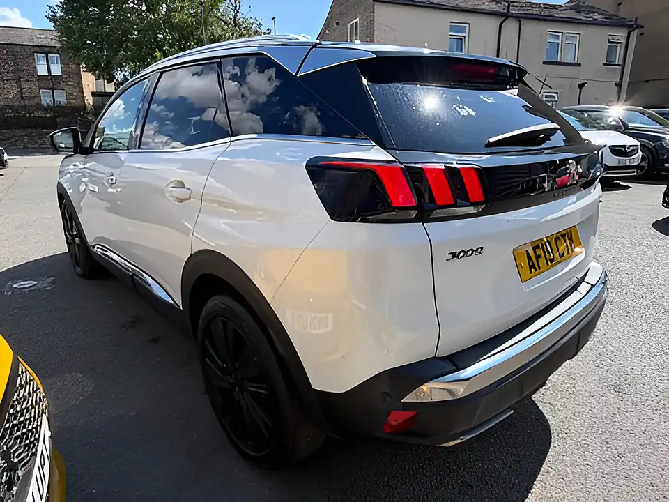 Used 2005 Peugeot 3008 GT Line Premium White - Interior and Exterior details 4
