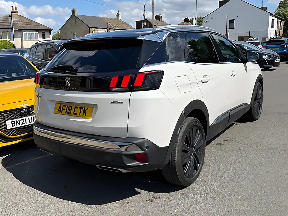Used 2005 Peugeot 3008 GT Line Premium White - Interior and Exterior details 8