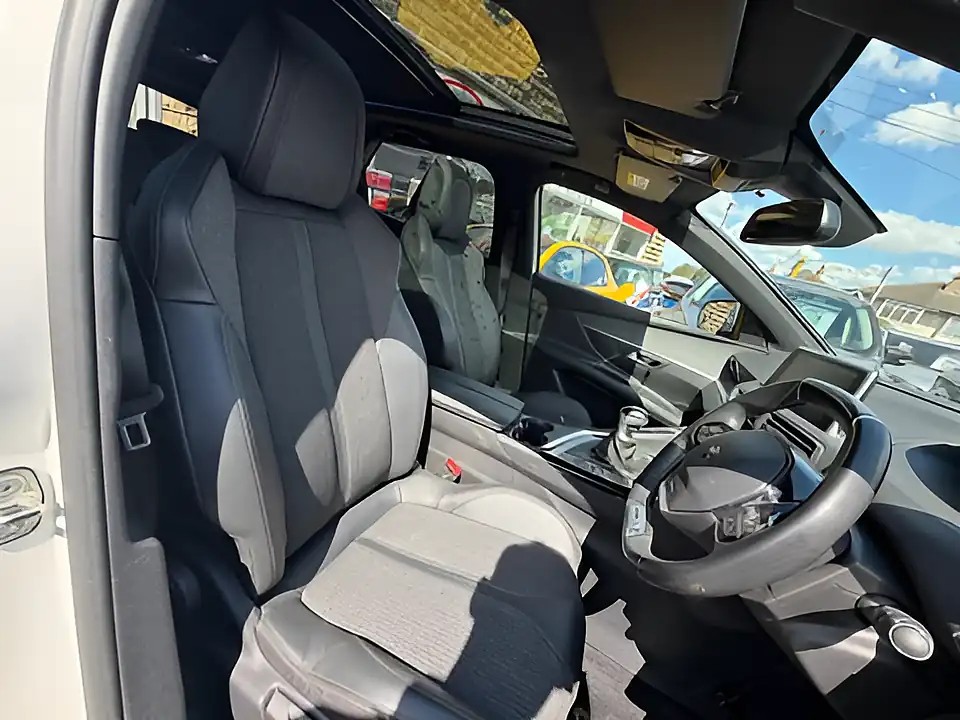 Used 2005 Peugeot 3008 GT Line Premium White - Interior and Exterior details 9