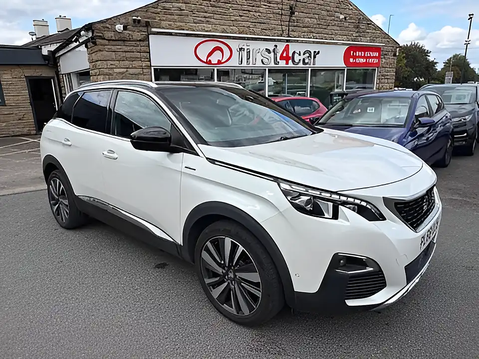 Used 2005 Peugeot 3008 GT Line Premium White - Front View