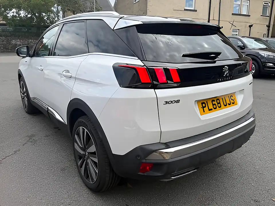 Used 2005 Peugeot 3008 GT Line Premium White - Interior and Exterior details 4