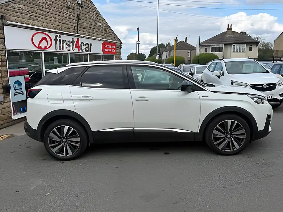 Used 2005 Peugeot 3008 GT Line Premium White - Interior and Exterior details 6