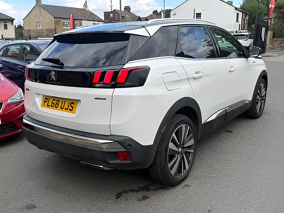 Used 2005 Peugeot 3008 GT Line Premium White - Interior and Exterior details 7