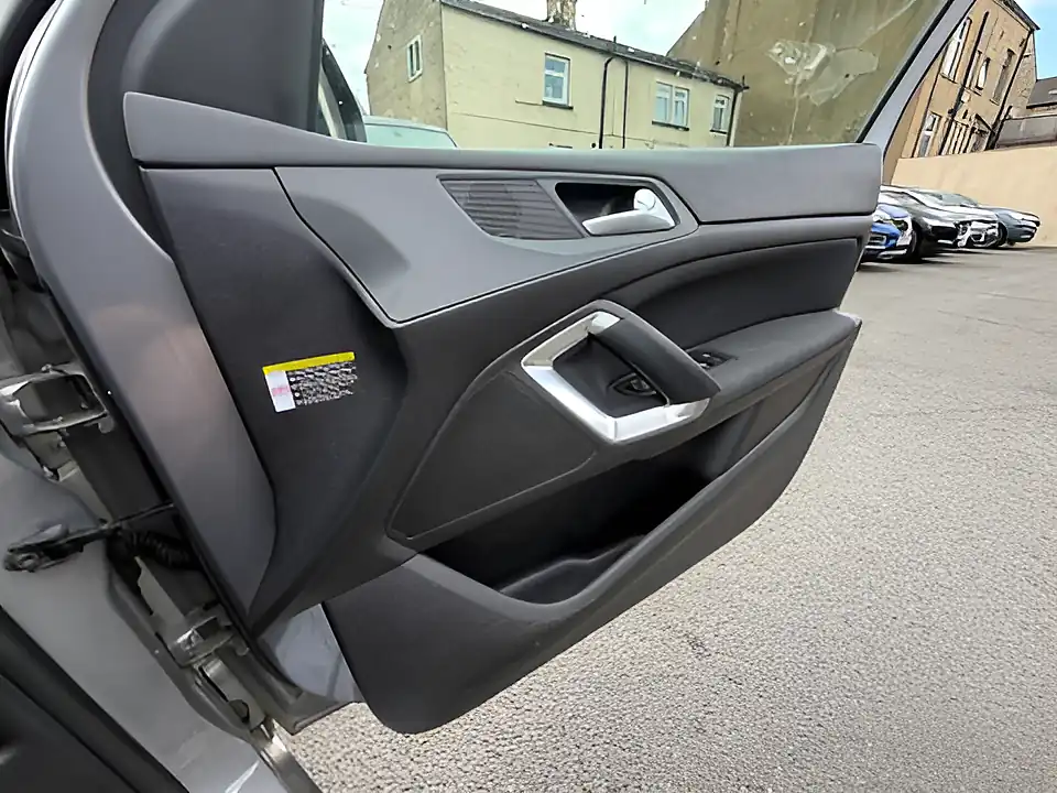 Used 2005 Peugeot 308 Allure Cumulus Grey - Interior and Exterior details 13