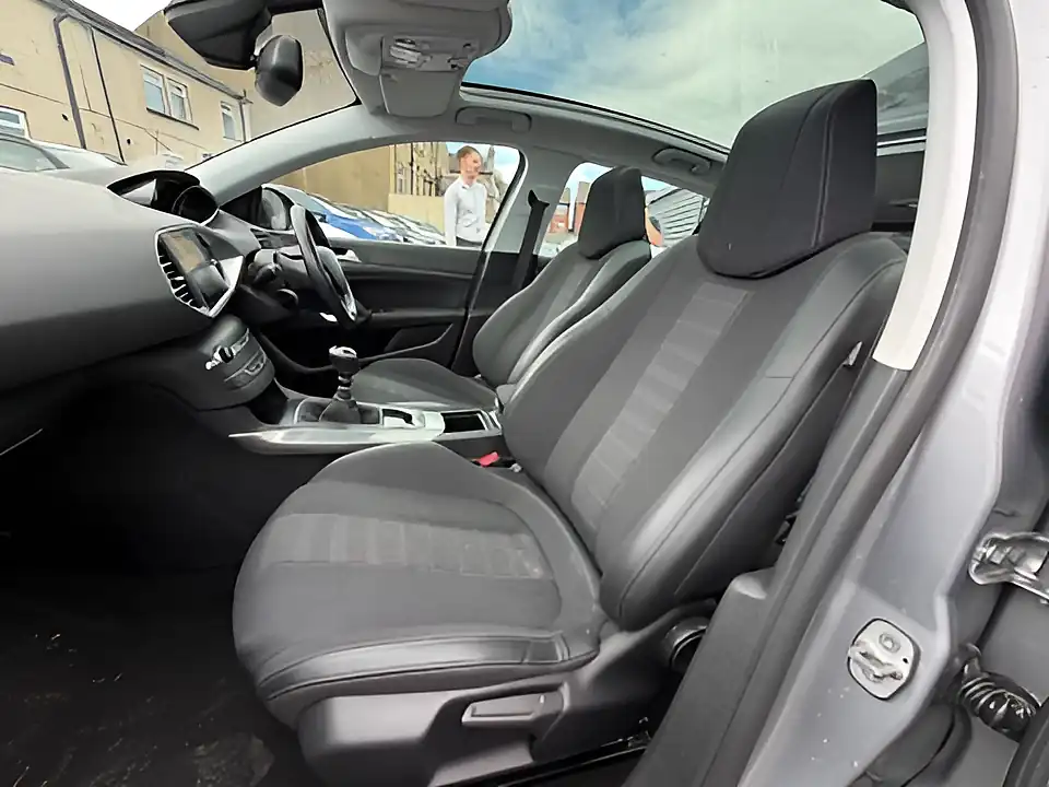 Used 2005 Peugeot 308 Allure Cumulus Grey - Interior and Exterior details 16