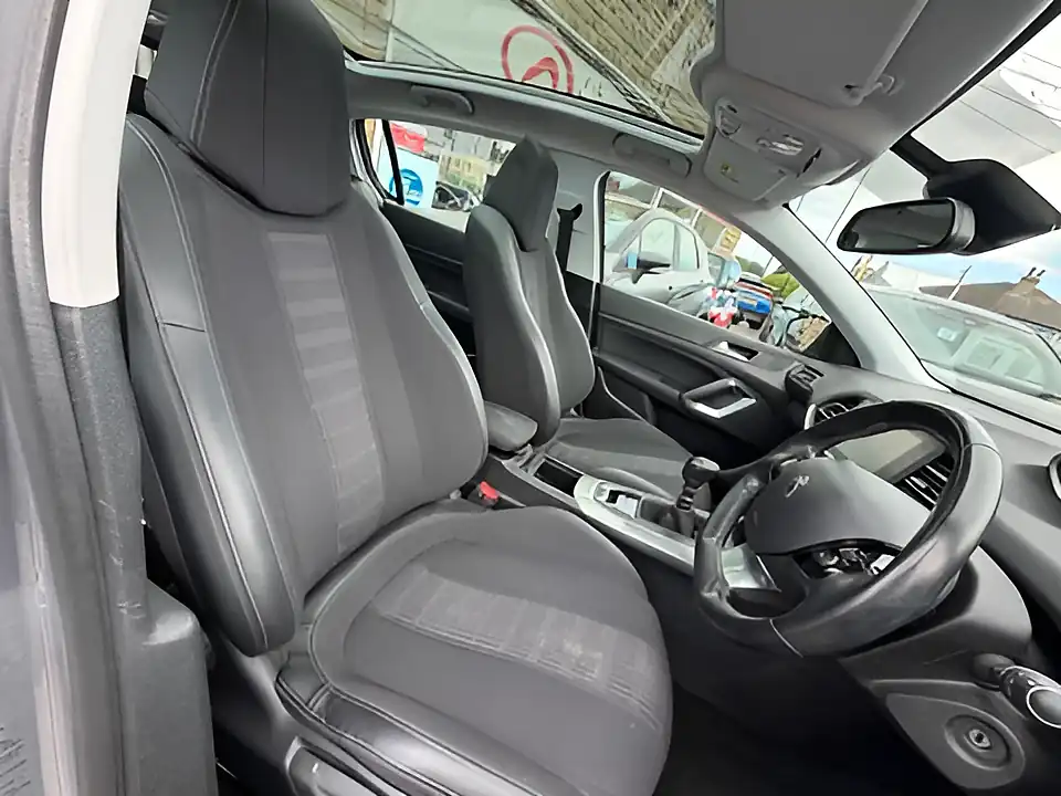Used 2005 Peugeot 308 Allure Cumulus Grey - Interior and Exterior details 9