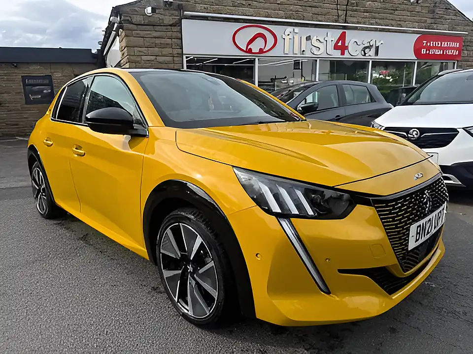 Used 2005 Peugeot e-208 GT Premium Faro Yellow - Front View