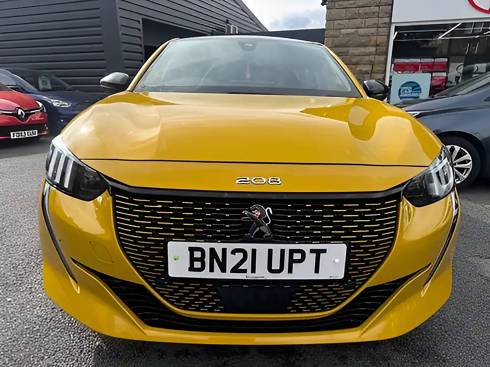 Used 2005 Peugeot e-208 GT Premium Faro Yellow - Interior and Exterior details 2
