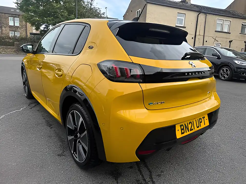 Used 2005 Peugeot e-208 GT Premium Faro Yellow - Interior and Exterior details 4