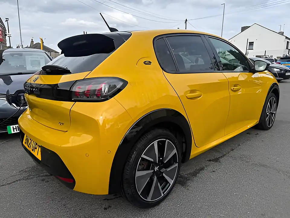 Used 2005 Peugeot e-208 GT Premium Faro Yellow - Interior and Exterior details 6