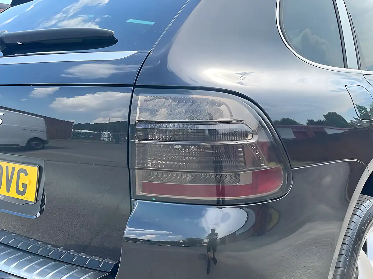 Used 2005 Porsche Cayenne Tiptronic S Black - Interior and Exterior details 16