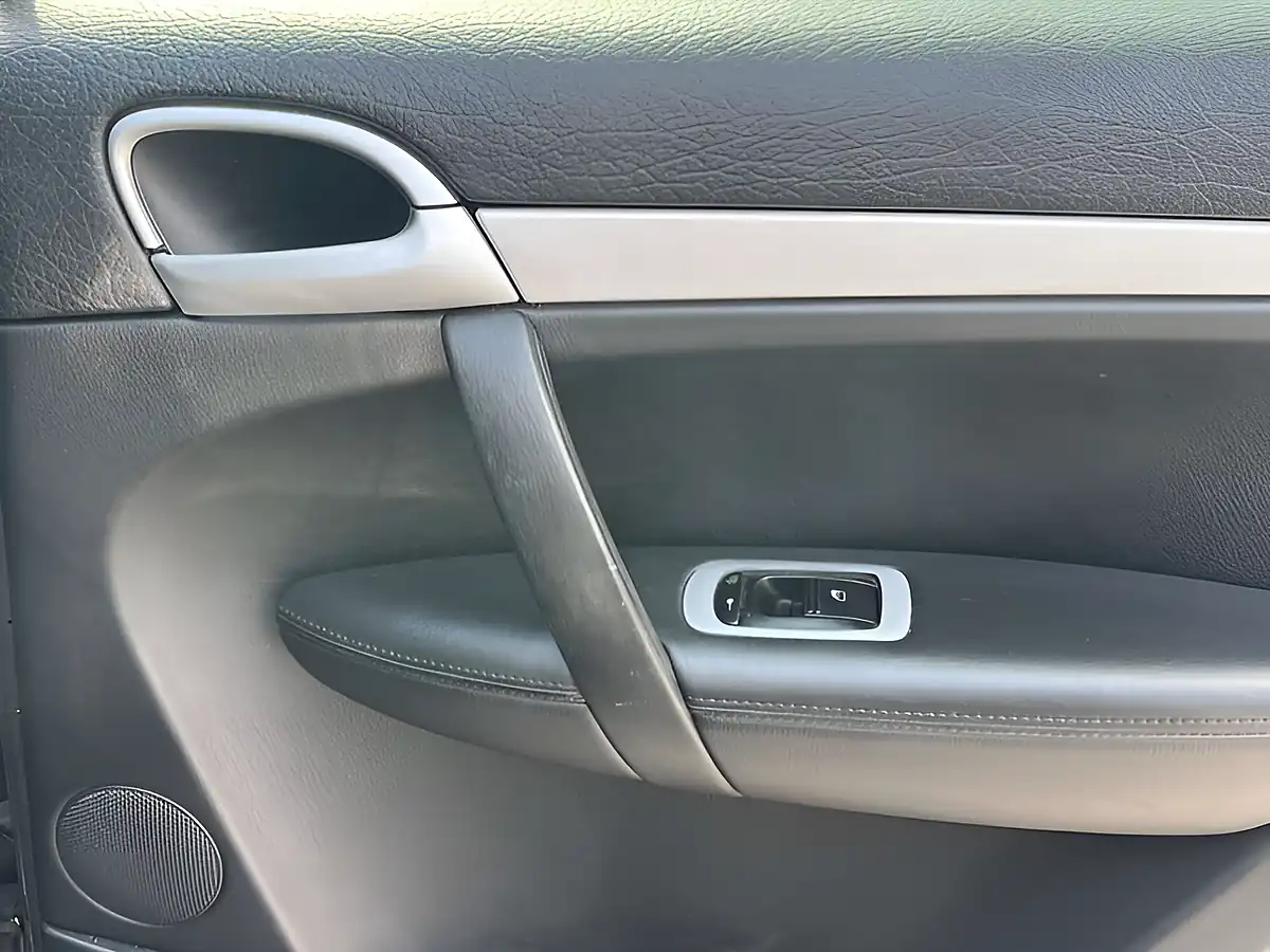 Used 2005 Porsche Cayenne Tiptronic S Black - Interior and Exterior details 18