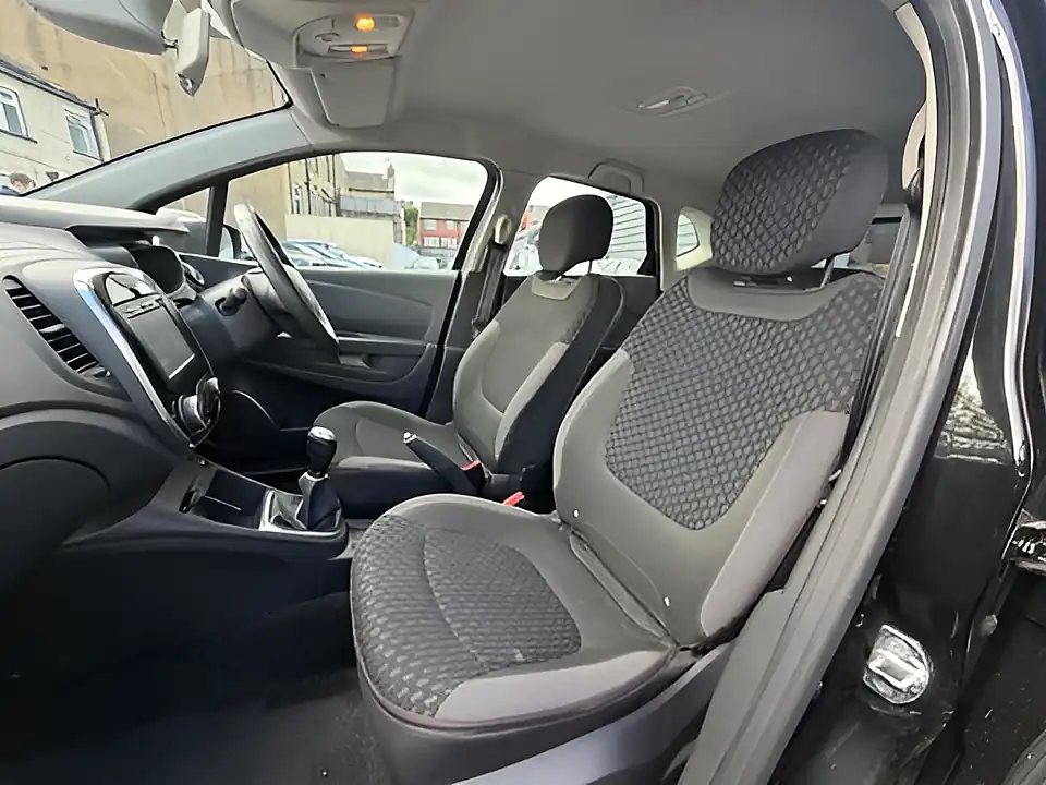 Used 2005 Renault Captur Dynamique Nav Black - Interior and Exterior details 6