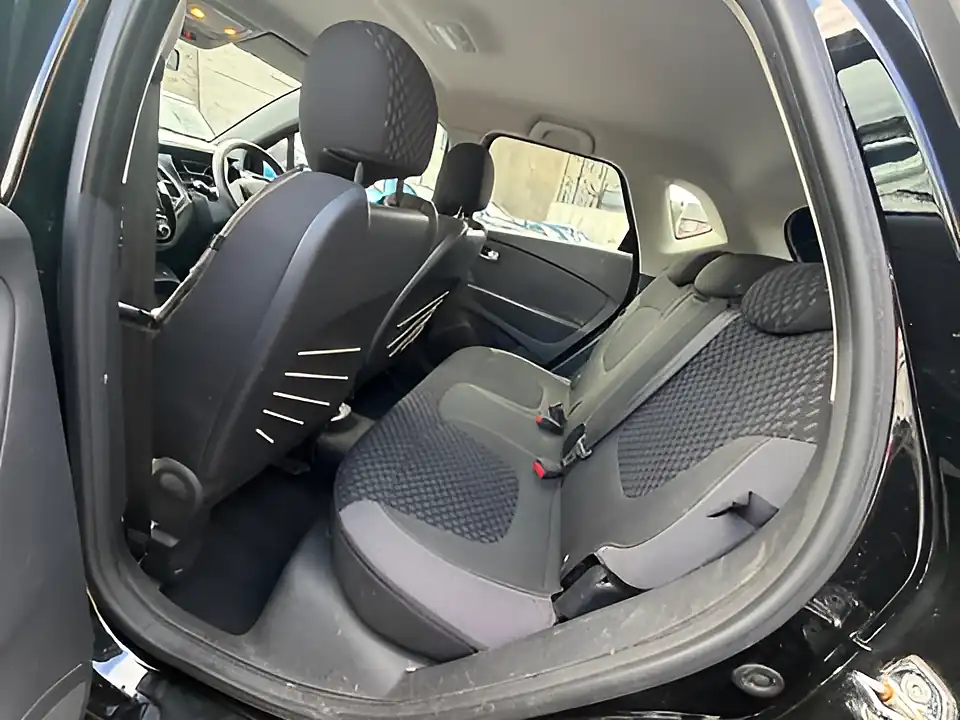 Used 2005 Renault Captur Dynamique Nav Black - Interior and Exterior details 7