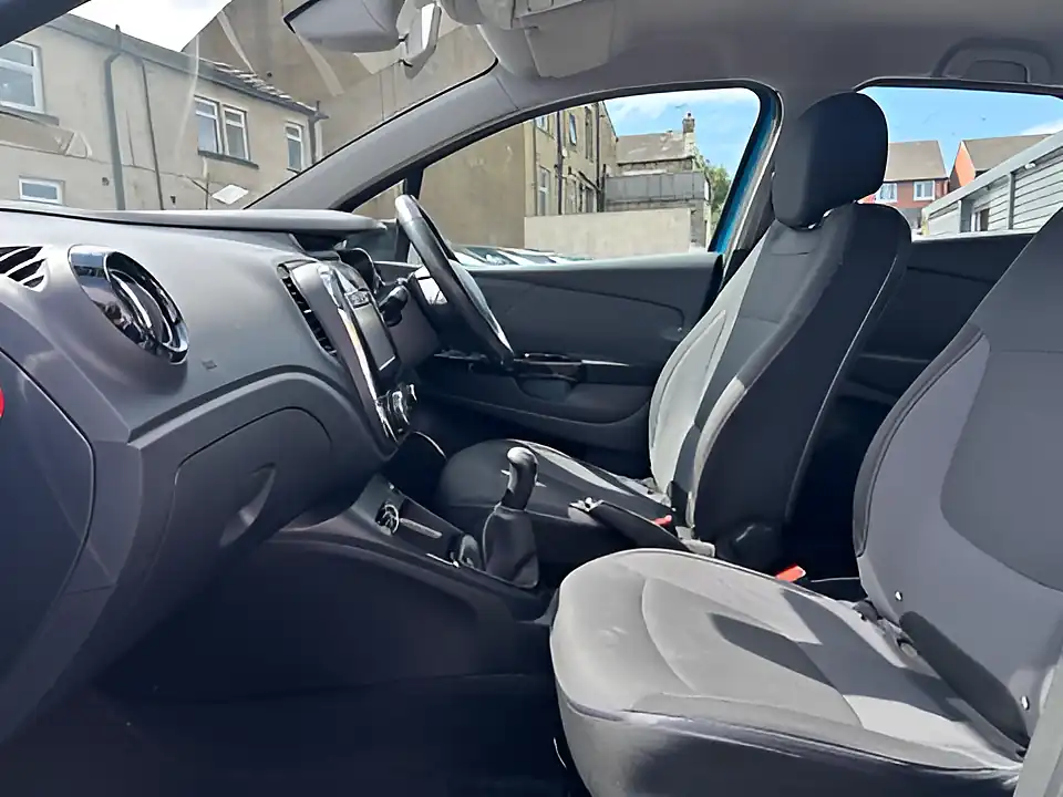 Used 2005 Renault Captur Dynamique Nav Blue - Interior and Exterior details 13