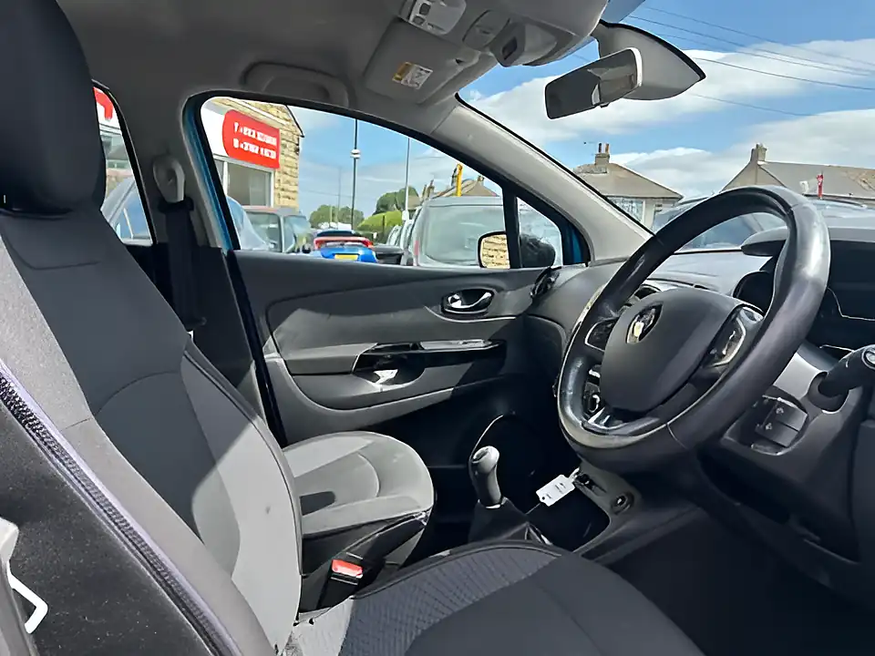Used 2005 Renault Captur Dynamique Nav Blue - Interior and Exterior details 8