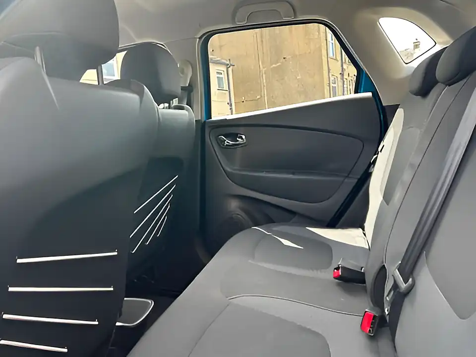 Used 2005 Renault Captur Dynamique Nav Blue - Interior and Exterior details 9