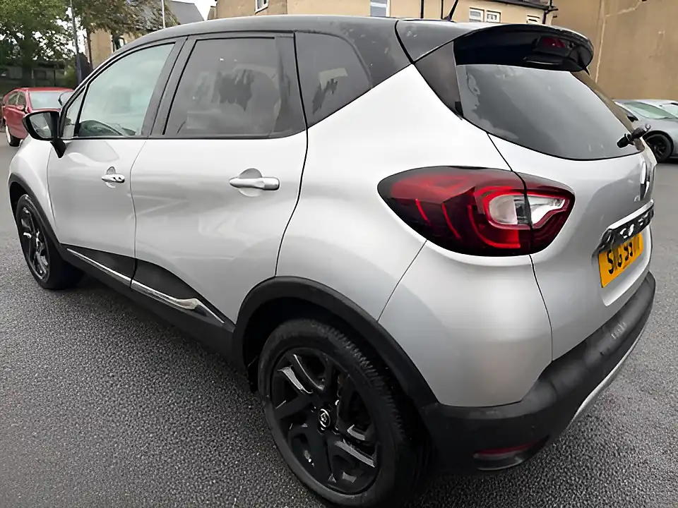 Used 2005 Renault Captur Dynamique S Nav Silver - Interior and Exterior details 5