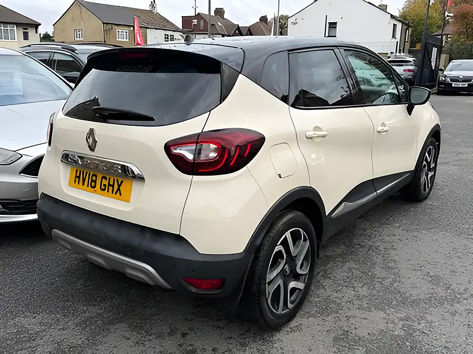 Used 2005 Renault Captur Dynamique S Nav White - Interior and Exterior details 3