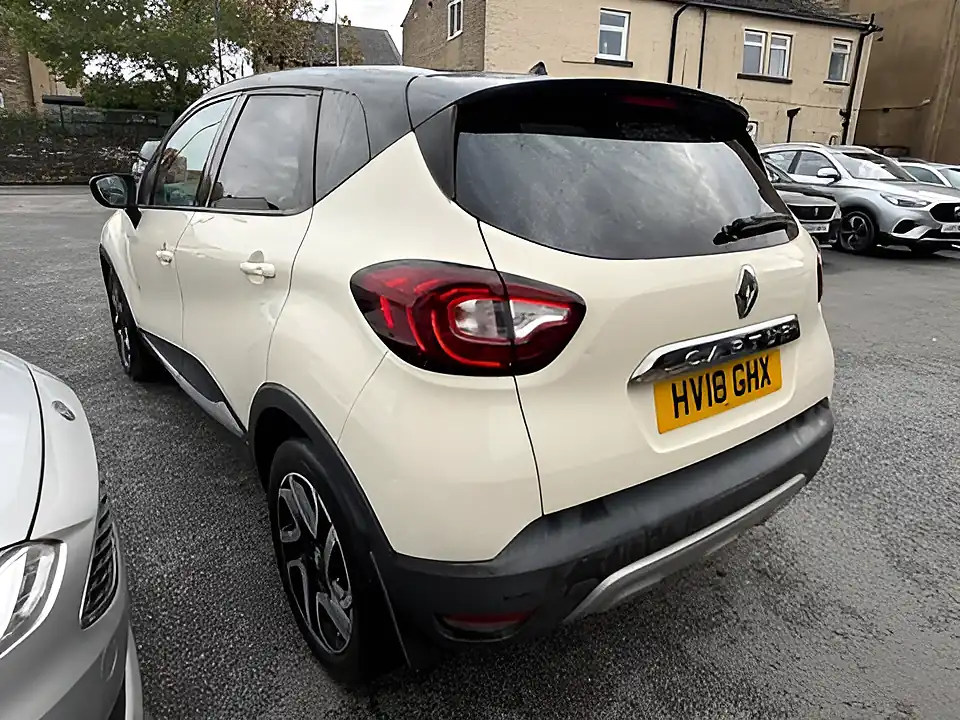 Used 2005 Renault Captur Dynamique S Nav White - Interior and Exterior details 5
