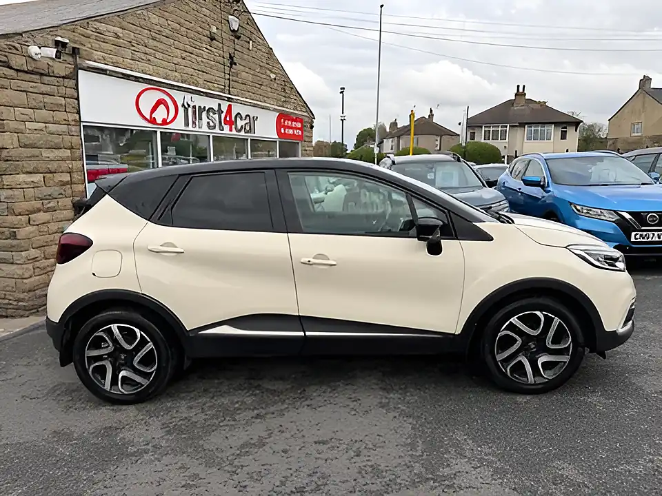 Used 2005 Renault Captur Dynamique S Nav White - Interior and Exterior details 6
