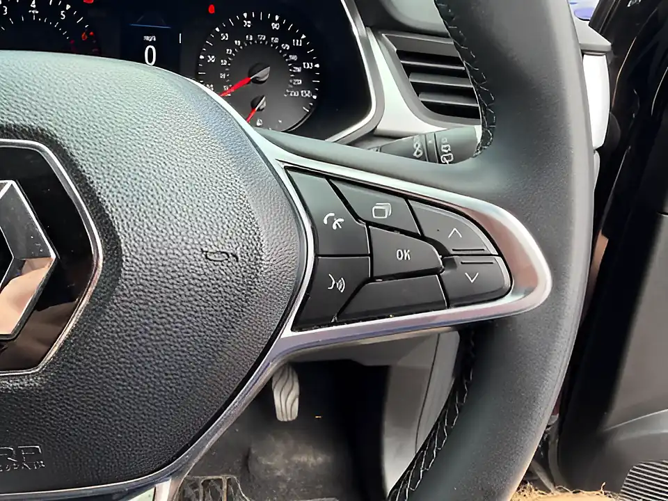 Used 2005 Renault Captur Iconic Black - Interior and Exterior details 12
