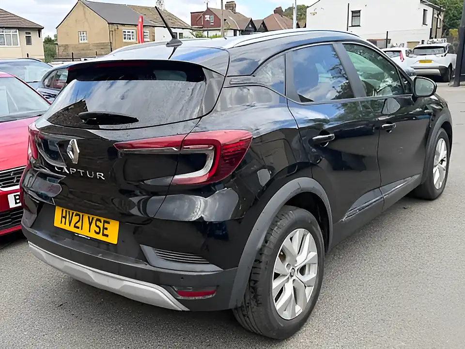 Used 2005 Renault Captur Iconic Black - Interior and Exterior details 6