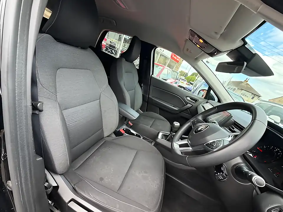 Used 2005 Renault Captur Iconic Black - Interior and Exterior details 7