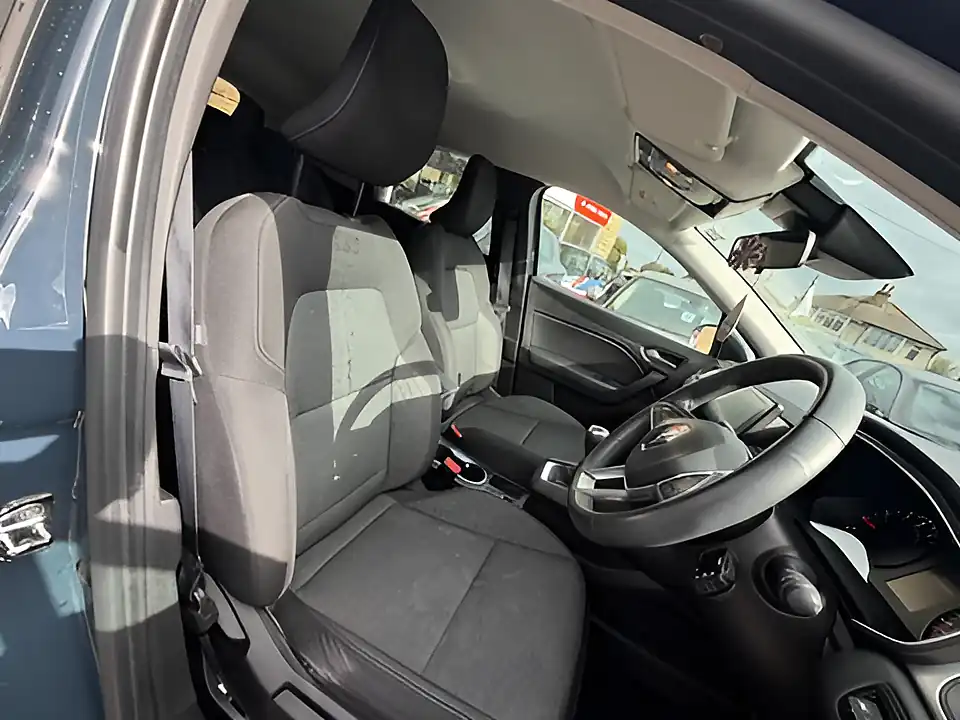 Used 2005 Renault Captur Iconic Edition Blue - Interior and Exterior details 12